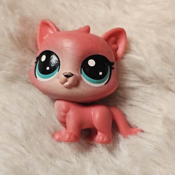 Littlest Pet Shop LPS Mini Pink Cat Kitten Figure Blue Eyes - Picture 1 of 3